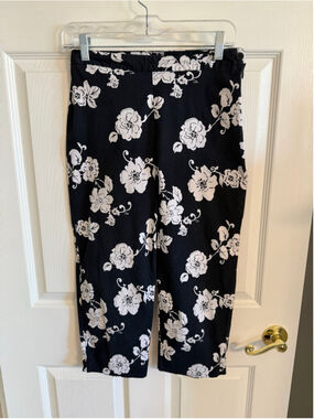 Spago pull on capri pants black white floral size 8